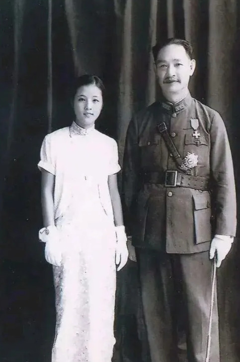 1938年7月，17岁的郭翼青嫁给了54岁的三婚男程潜。新婚之夜，圆房之后的郭翼