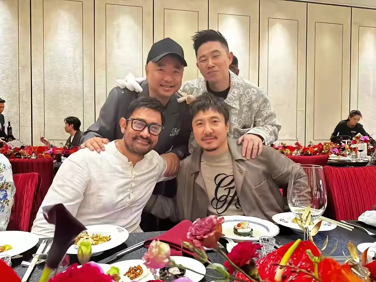 沈腾和徐峥我认识，其余旁边二位男士是谁？