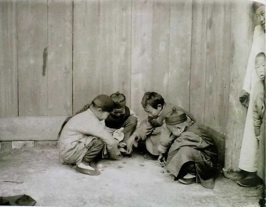 外国摄影师镜头里的中国时间:1910-1911年地点:四川成都摄影:路得·