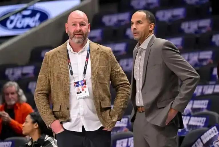 浓眉伤病谜团急转弯：从手术阴影到6周康复，独行侠与巨星命运再反转！