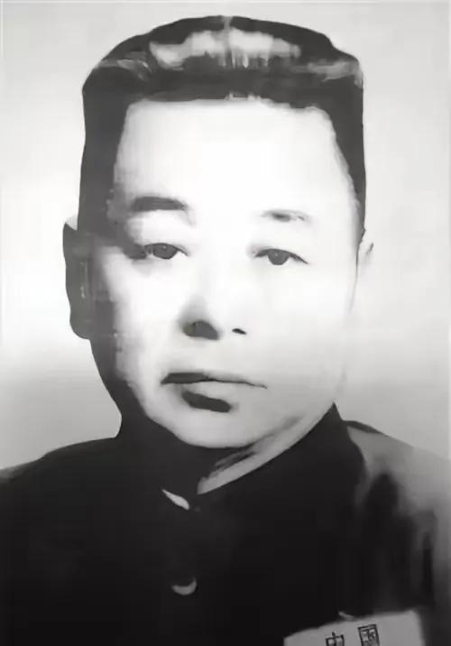 一天，范绍增再娶小妾。洞房夜，他喘着粗气，猴急的去解小妾的衣服。小妾按住手娇羞说