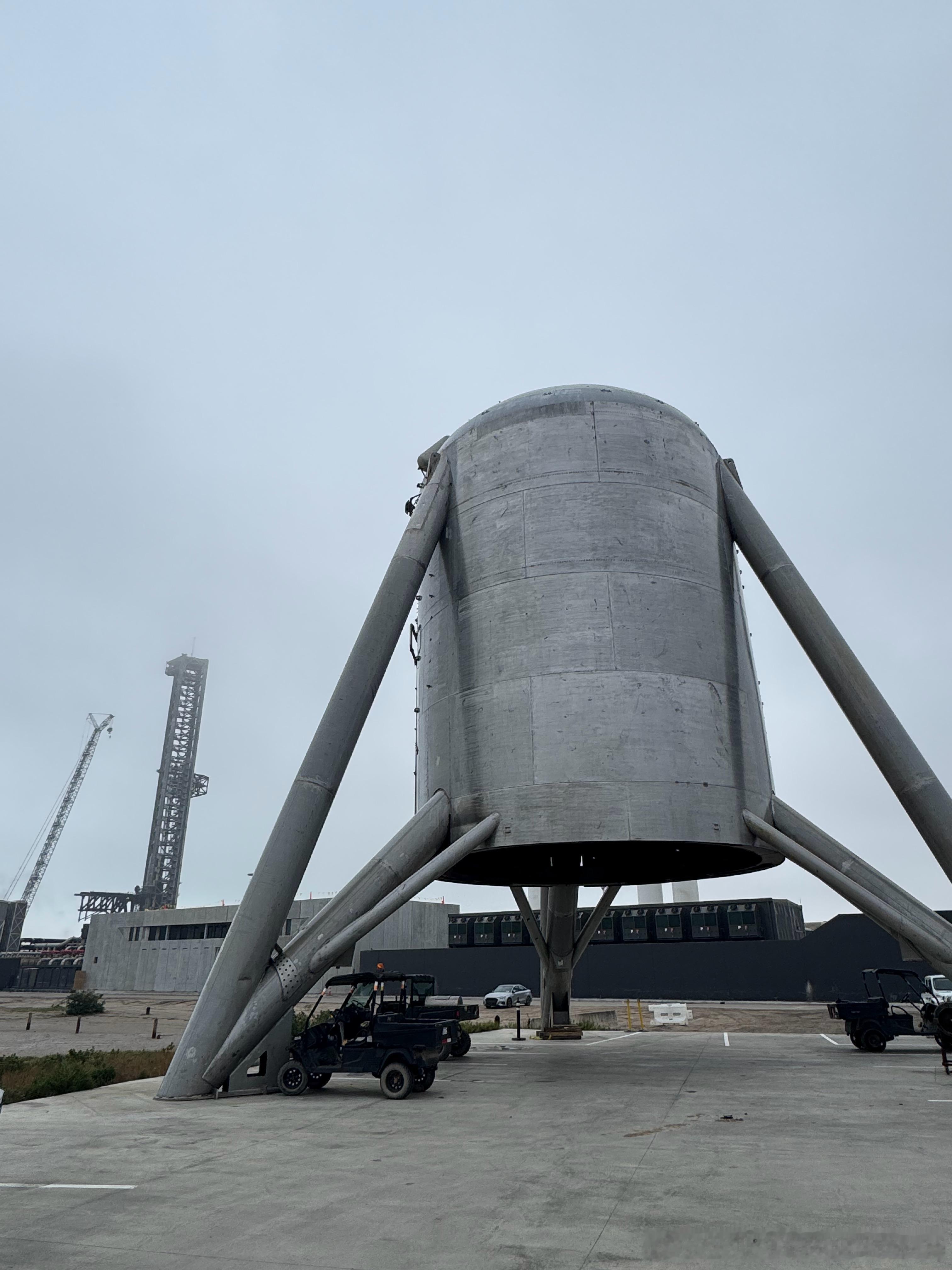 美联储鹰派降息美联储宣布降息25个基点。三票反对，包括一人要求降50个基点，两