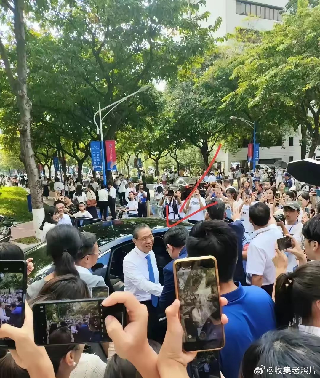 大学生“追星”钟南山院士！这才是我们年轻人该追的星吧？