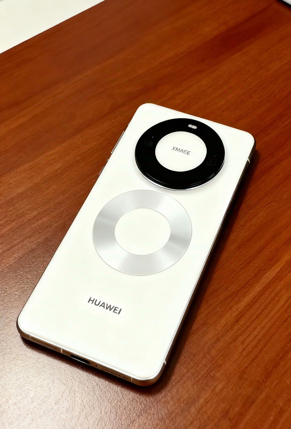 刚刚看完华为Mate80的预热视频总结两大核心卖点——第二代红枫影像与全金属玄