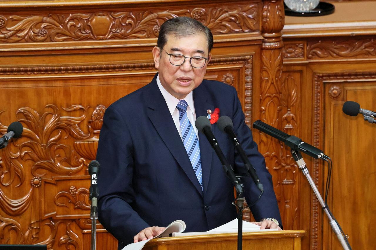 石破茂扬眉吐气，自民党和公明党的执政联盟持续26年后，一朝散伙。都想让石破茂下