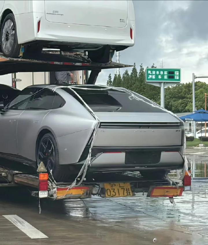 你的新款小鹏P7已发板！！[大笑]​​​