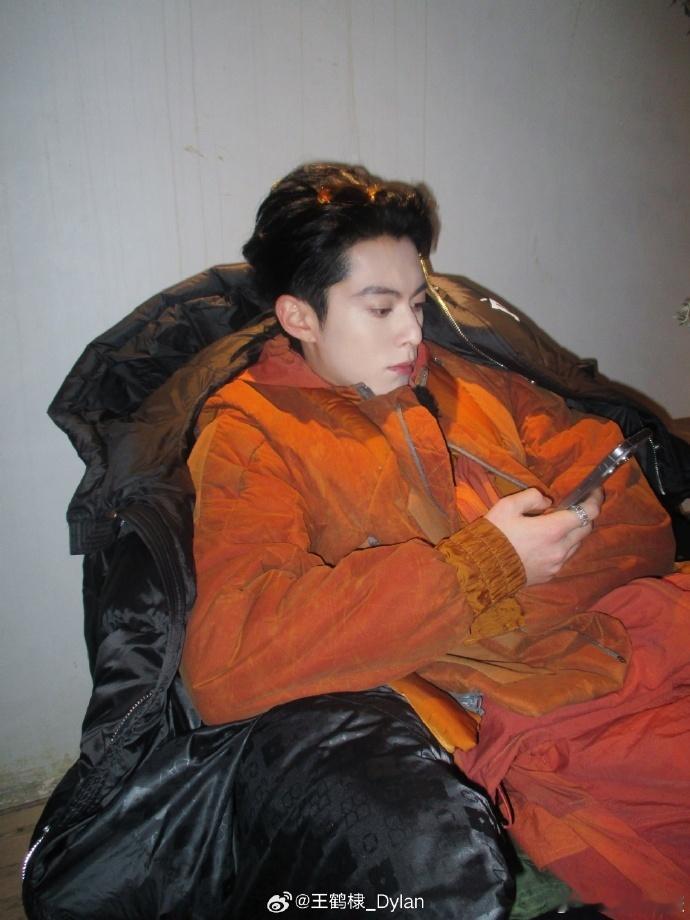 王鹤棣直言洋相还得是羊出，自带幽默的发言方式，让大众看到他接地气的一面。王鹤棣洋