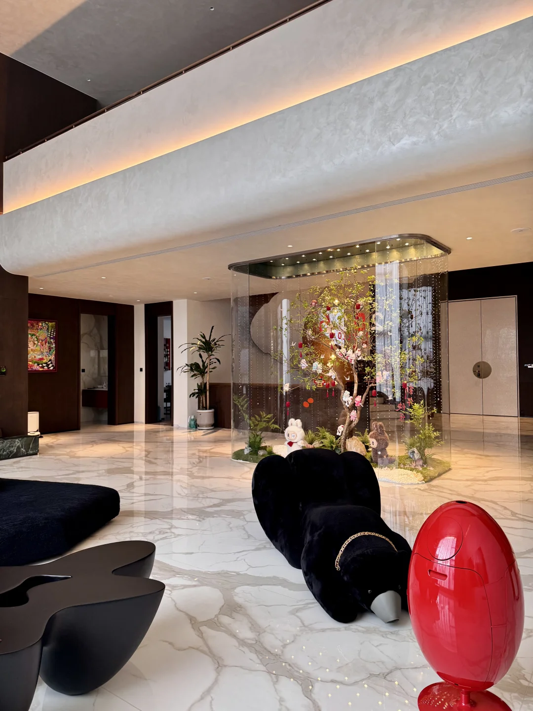 我在我家的一楼种了颗树