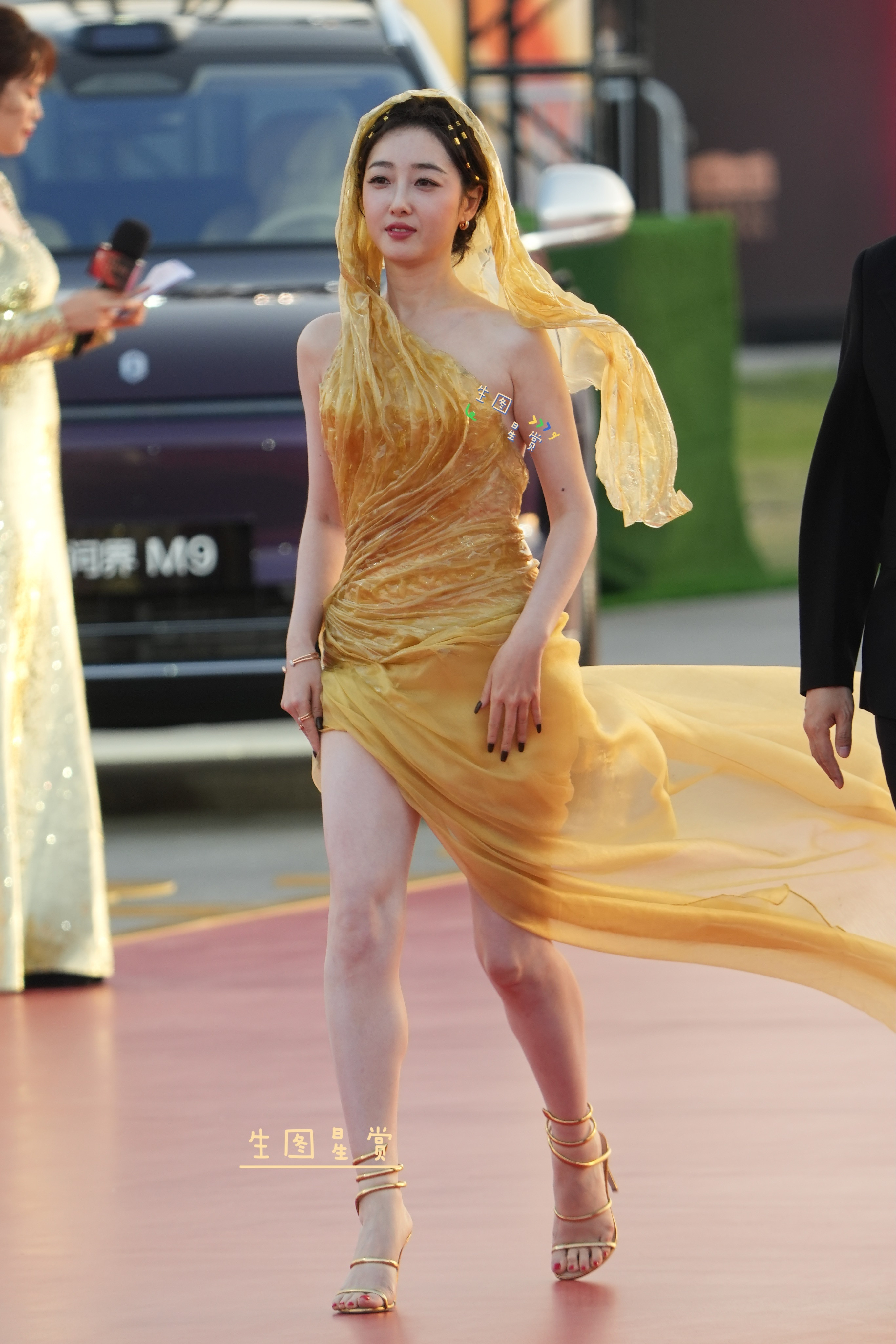 蒋梦婕金鸡奖闭幕红毯化身异域神女仙飘而来✨💛