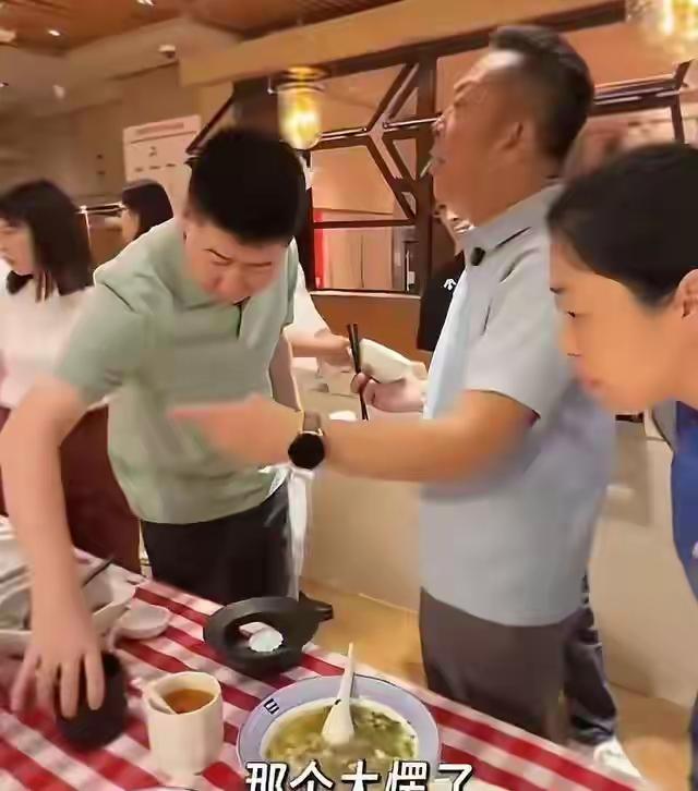 现在西贝能救吗？可以的，第一董事会罢免并追责贾某人，马上迎来一波好感。其实