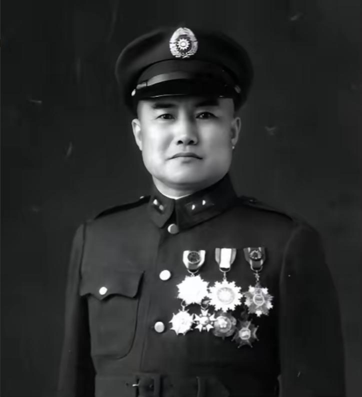 1948年，国民党中将周福成的女儿来到沈阳，奉劝父亲起义。不料，周福成竟然直接拔