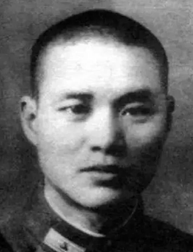 1980年，沈醉到香港探望改嫁的前妻，栗燕萍慌慌张张地叮嘱现任丈夫：“他要是扇我