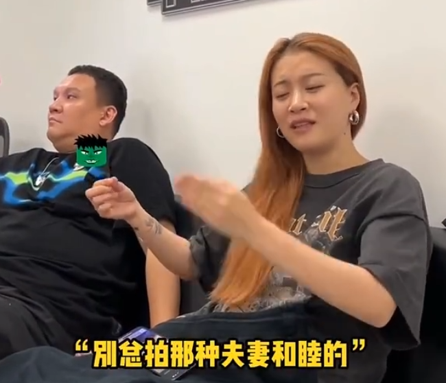 如果不是车澈被拍到拥抱女明星乃万，甚至当街小便，估计他和李嘉格离婚一事，还会再隐