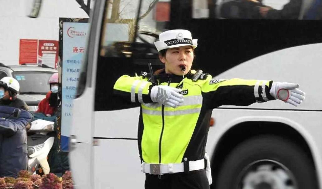 2026年开年，车市直接来了个“倒春寒”。1月份乘用车销量掉了近14%，4S店里