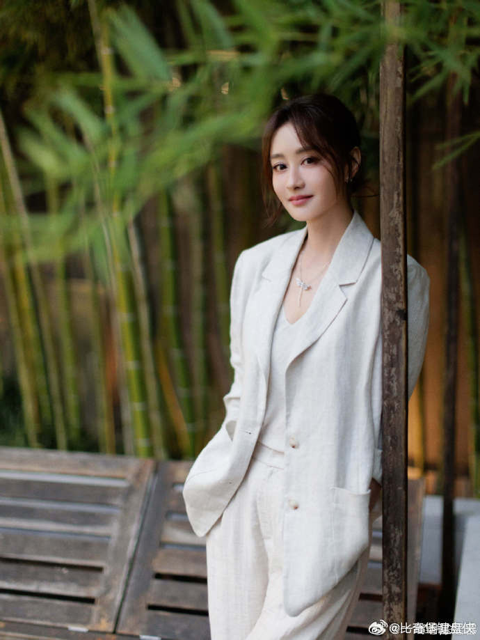 陈德容从壁画里走出来了陈德容才是真・在逃名画女主！不管静态照片还是动态画面，都
