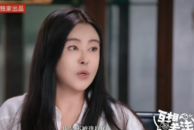 毛雪琴曾问李诞，采访王祖贤本人，和想象中的一样吗？李诞说，一样又不一样。60岁王