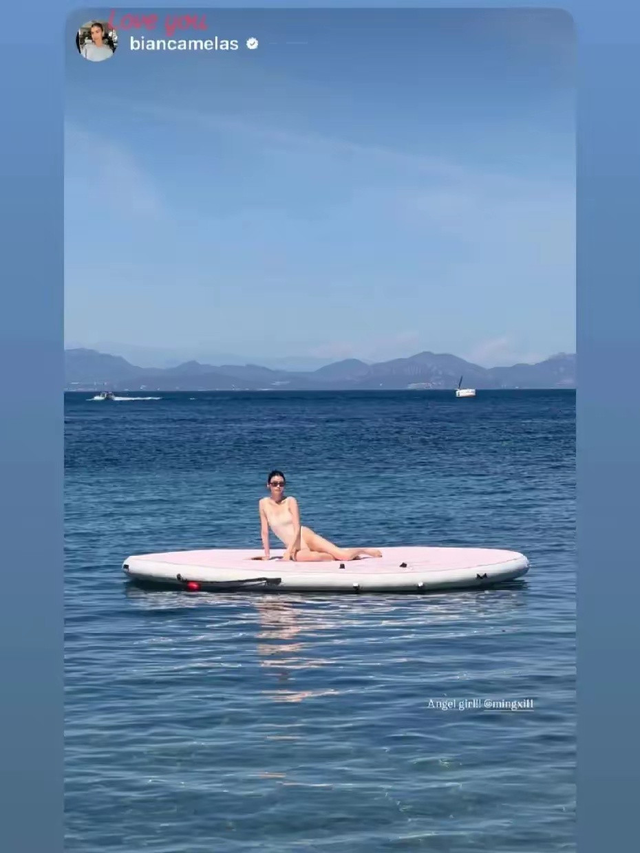 奚梦瑶拍摄最新时尚大片，海上瑜伽，超模不愧是超模比例就是好