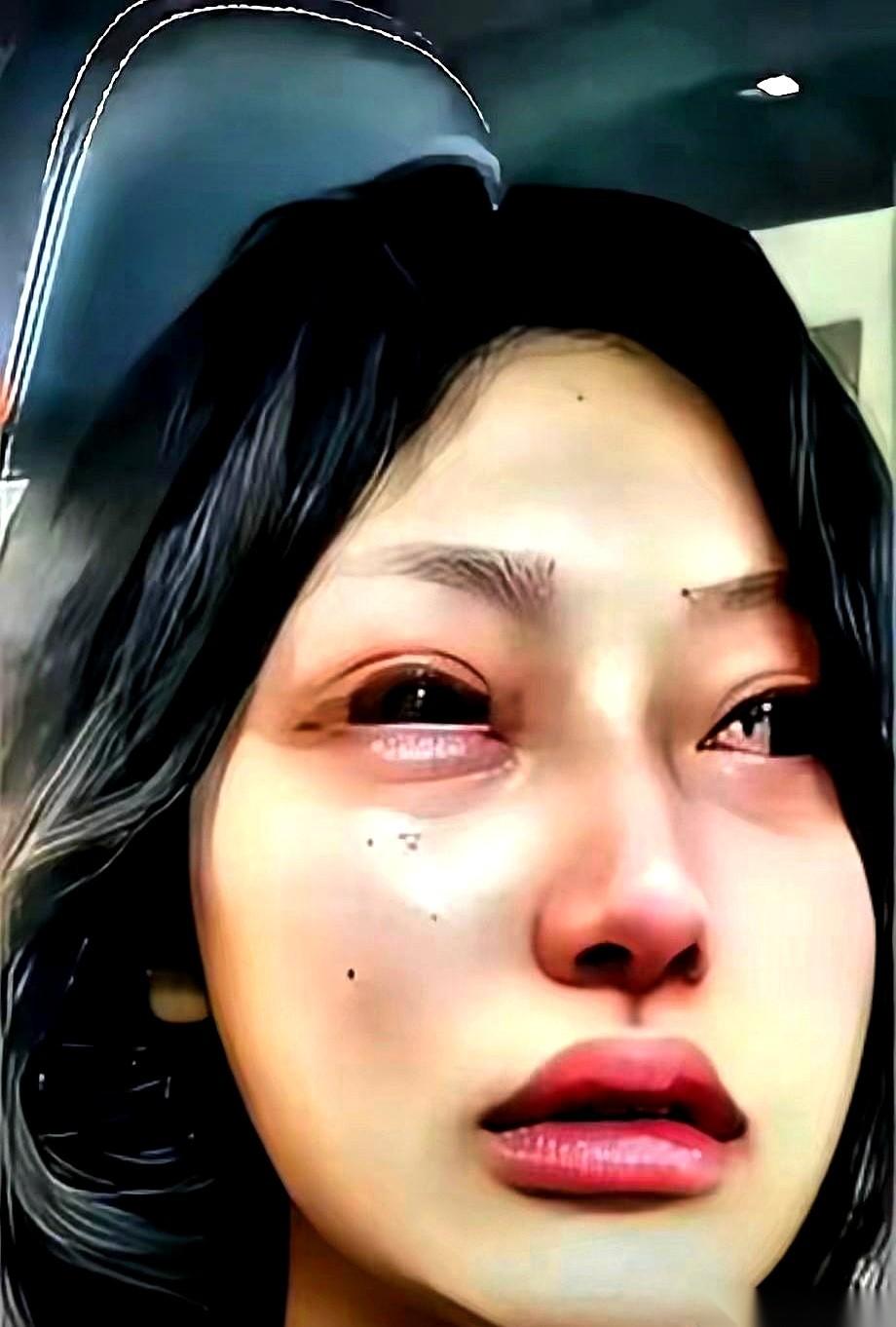 鞭炮刚炸完，满地红纸屑还热乎着呢。婚车，打了下转向灯，走了。新郎官自己说的，