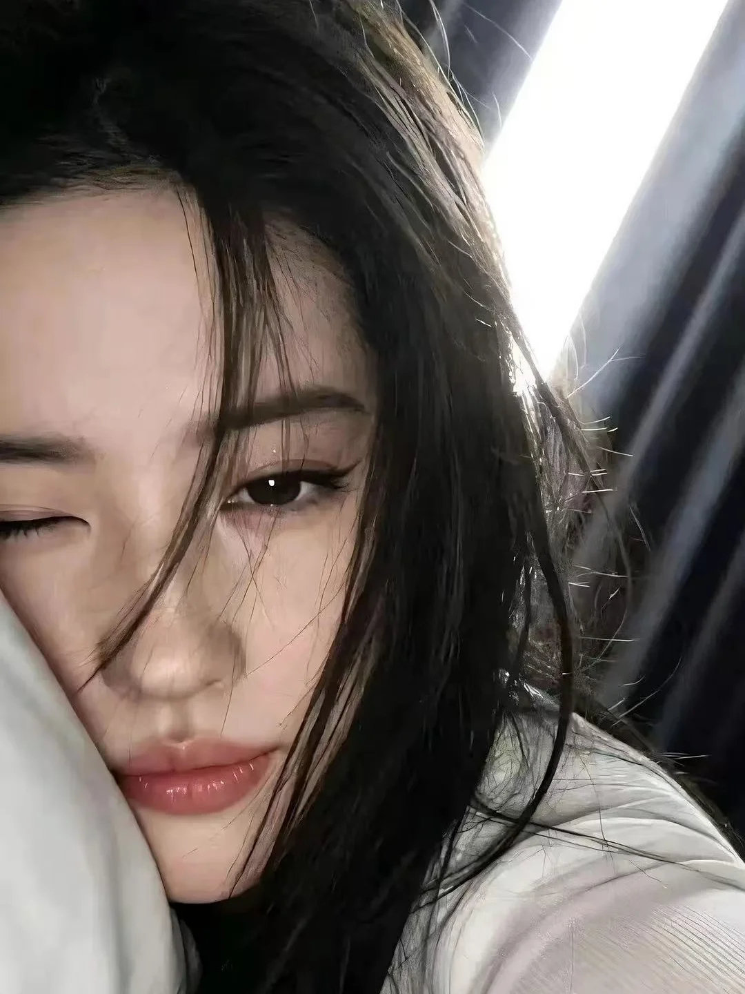 刘亦菲，糊糊的画质，清晰的美貌！她的侧颜太优秀了！！！​