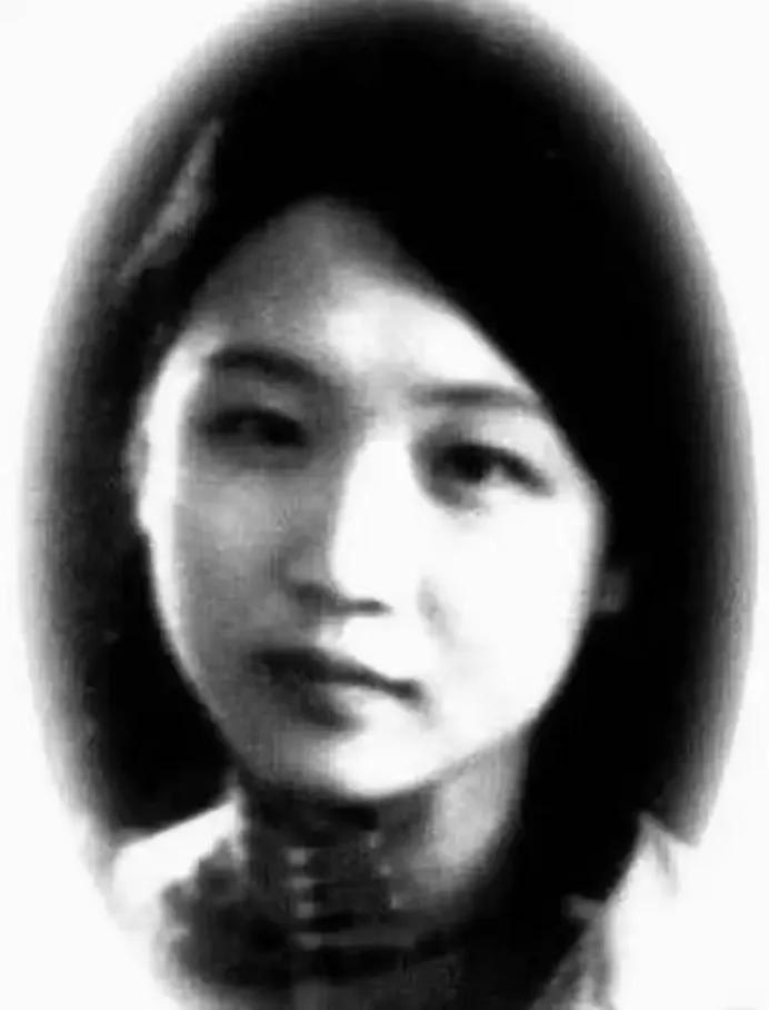 （1942年，作家沉樱正怀3胎，得知丈夫把全部家当3万块，拿去给戏子赎身。她不哭