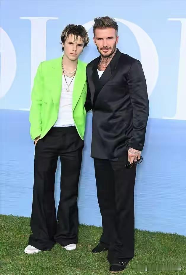 贝克汉姆的小儿子终于要替父母争光了！贝克汉姆和辣妹，一个是足球巨星，一个是著