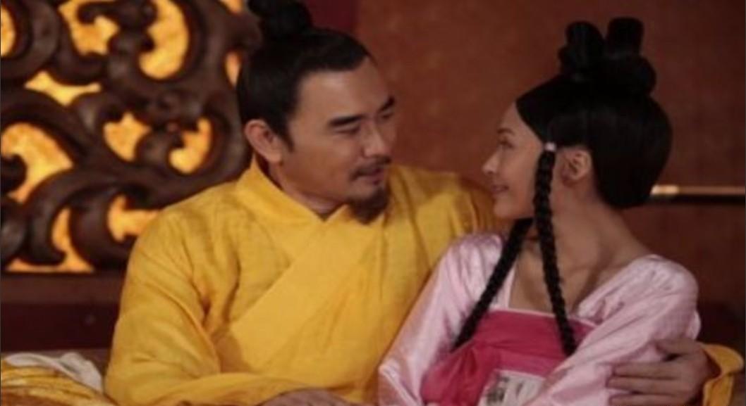 光明元年，朱温后宫救下欲轻生的女子。唐朝末年，战火纷飞，民不聊生。黄巢起