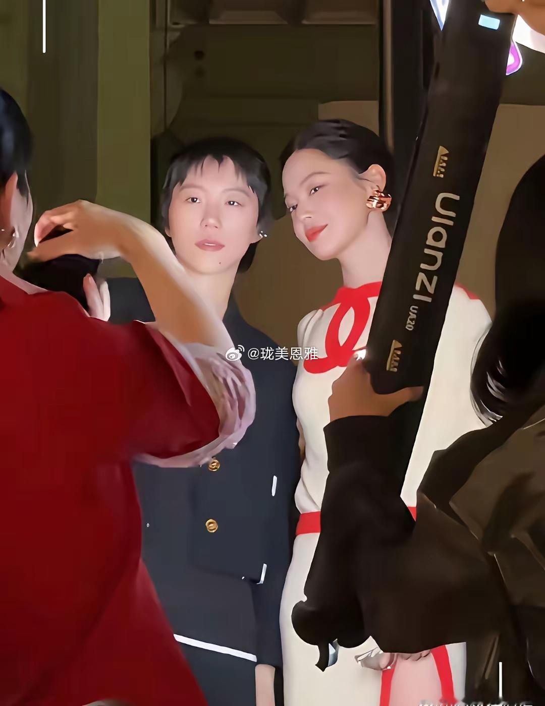 参加奚梦瑶答谢宴的人里我最想不通的就是张歆艺了她都45岁了，难道没人告诉她出席这