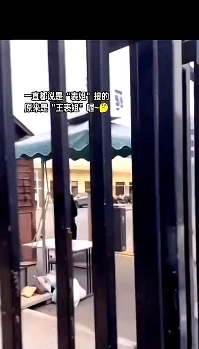 孙颖莎还真是干不了“坏事”，这么快暴露目标了。这姑娘自带发光体质，往哪儿一站都