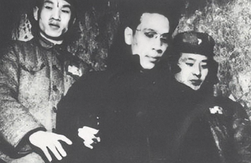 这种人比美军还可恨！他未<em>发</em>一弹一枪，便令无数志愿<em>军</em>壮士殒命，甚至还让<em>毛</em>主席亲自下