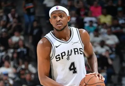 收官战和掘金的这场暴露出马刺的最大弱点是内线目前看外线很厉害，但是需要内线有