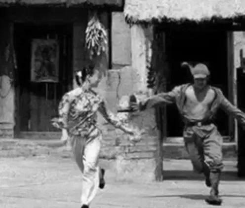 1938年12月24日早饭过后，两名日军官兵进入北沙村，一个挎着东洋刀，一个挺着