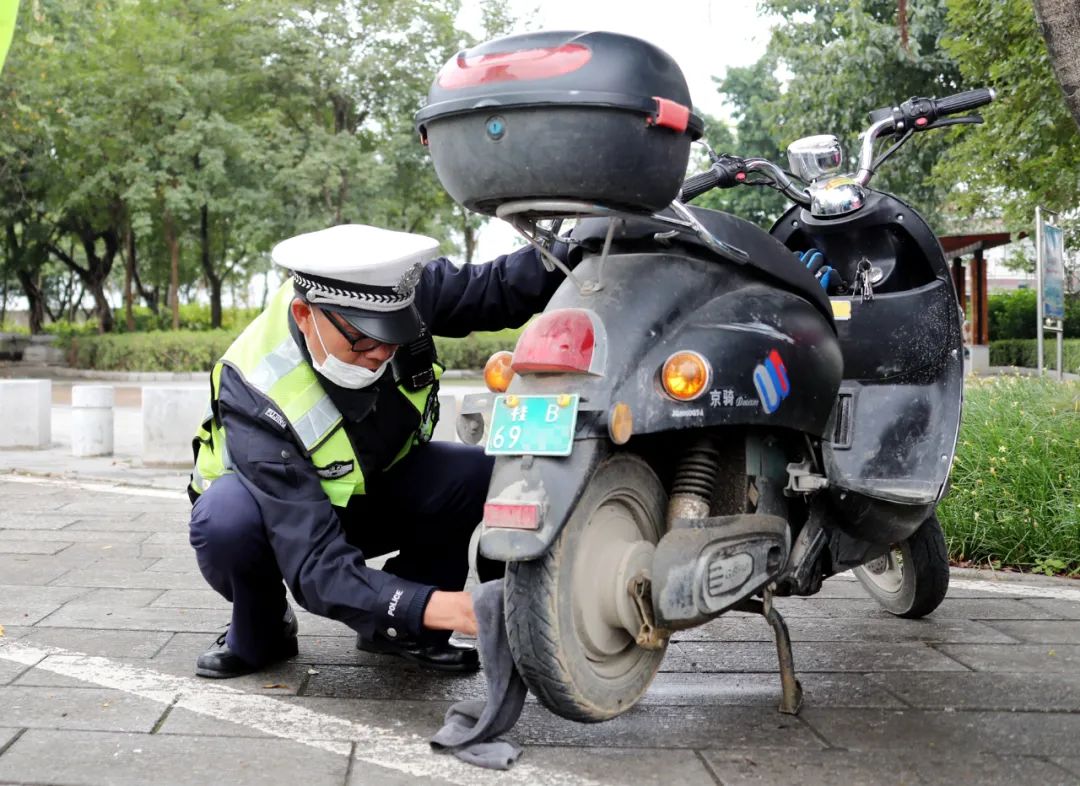 改拼装车)整治专项行动时,部分电动车车主表示在购买电动车时,商家