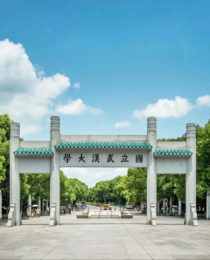 武汉大学新学期来了，收到武汉大学录取通知书的同学早已翘首以盼，武汉大学是懂学生的