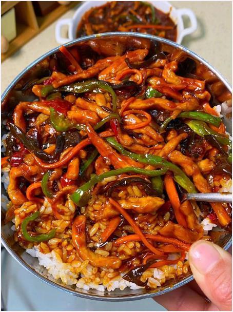 在五星饭店老师傅那里学的鱼香肉丝！不好吃算我输