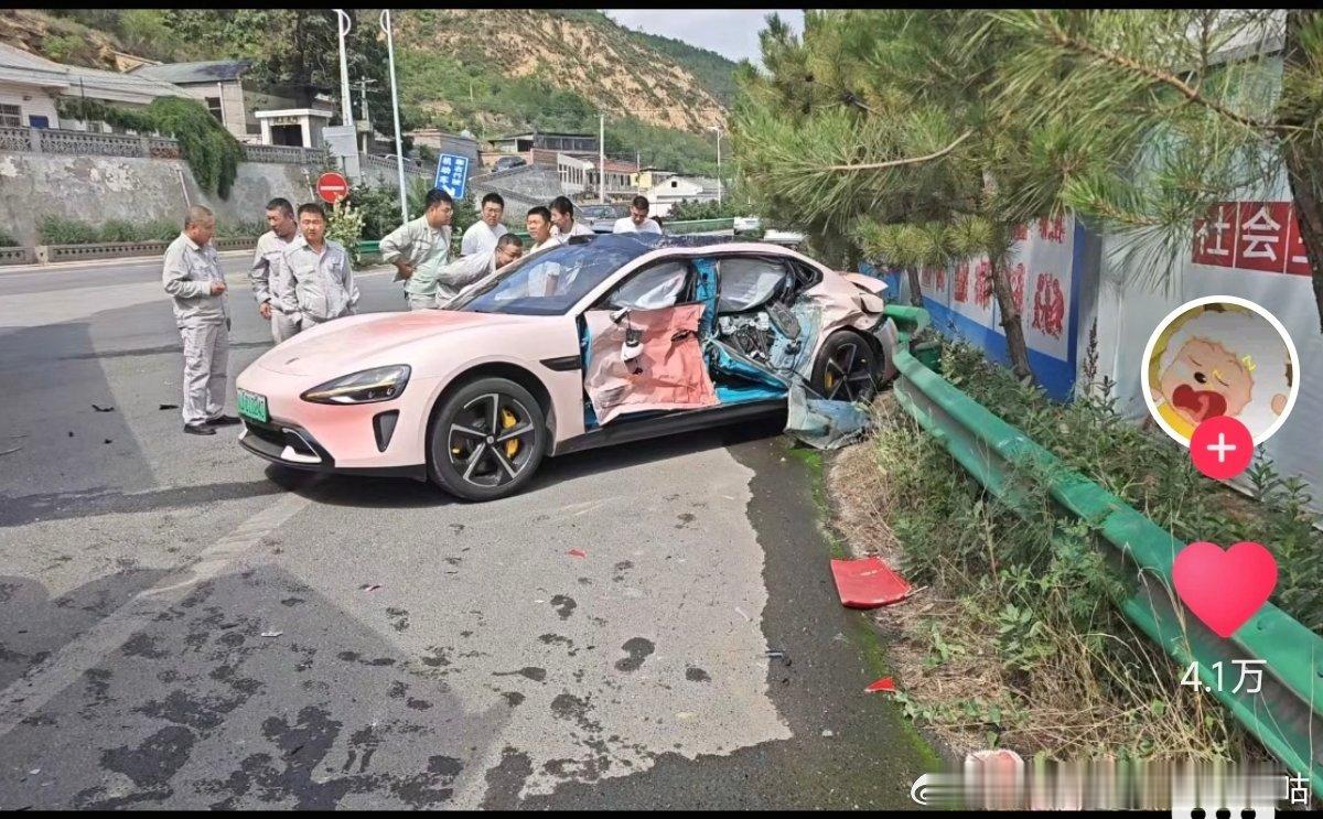 图1：小米su7又车祸了，垃圾车，不能买，不安全图2：大运撞击图3：大运撞击侧面