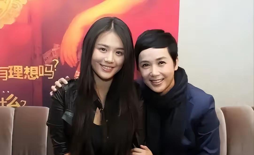 2016年，蒋雯丽把公司刚套现的13亿，大方地拿出1.2亿大方送给自己的外甥女马