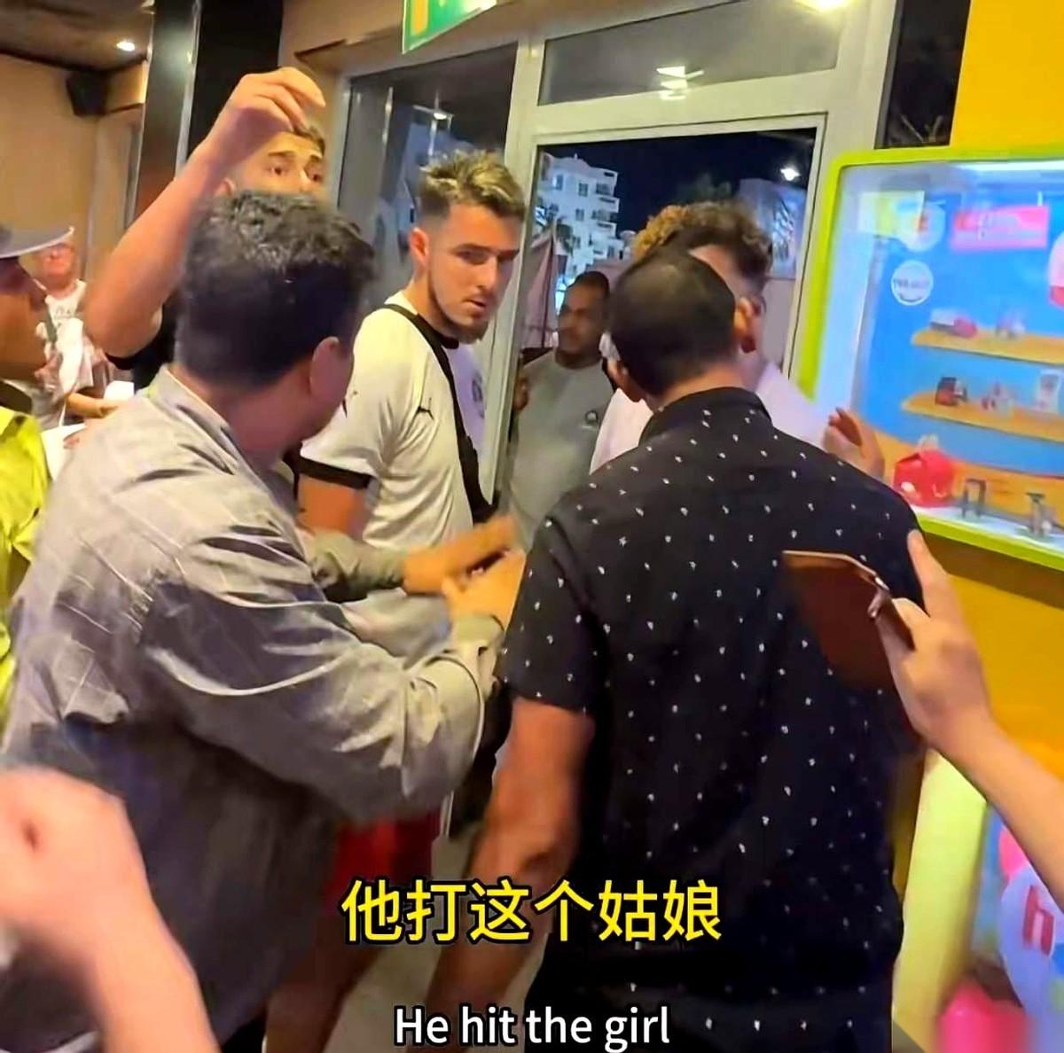 老公在欧洲麦当劳，被人一拳干脸上了。就因为我老婆不让几个本地人插队。你敢信？