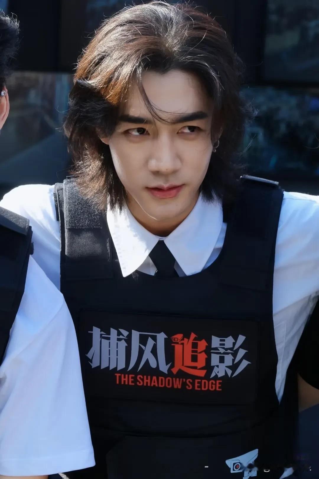 看《捕风追影》的时候此沙一出场，我还以为是金城武呢再一寻思，不对啊金城