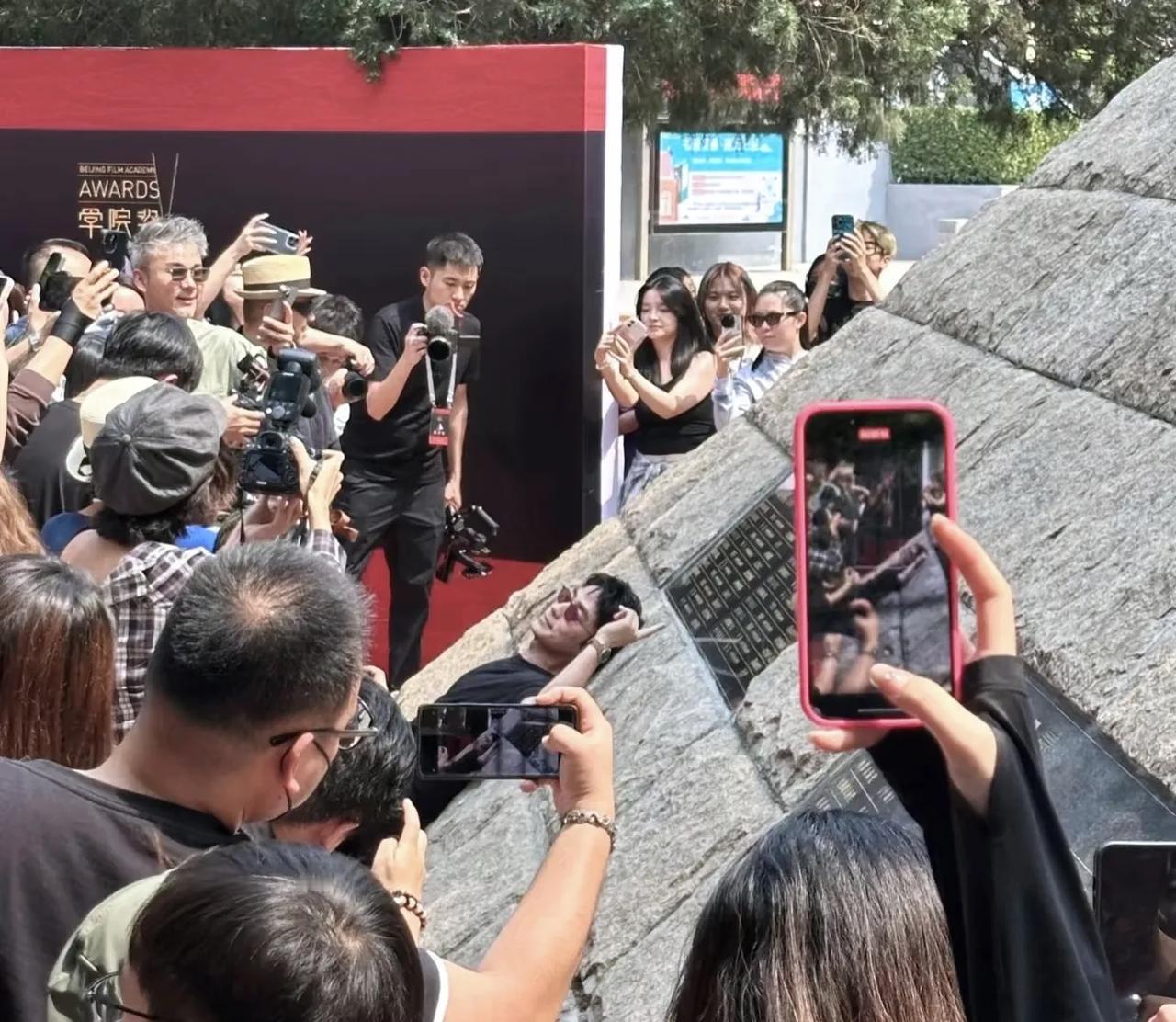 一生要强、一心想出片的男人！刍论一个演员的修养以及满满的信念感！怪不得朱一龙