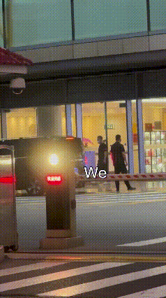 王楚钦出发大连，依旧是王晨策陪同。看样子身边还有两位黑衣的保镖，不知是不是