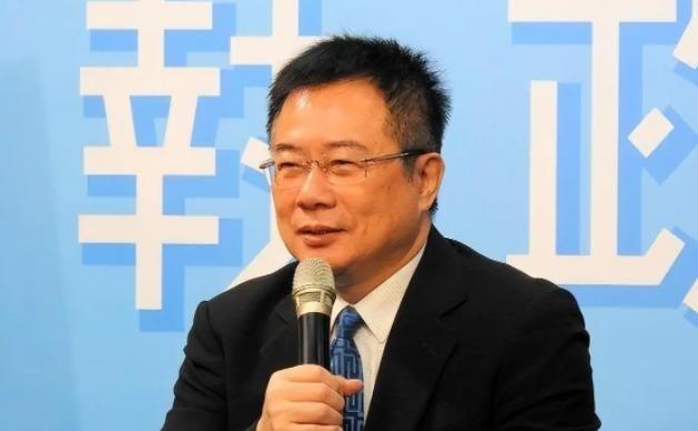 高志凯先生在《两岸圆桌派》节目上给蔡正元博士上了一课，实际上也给郑丽文上了一课。