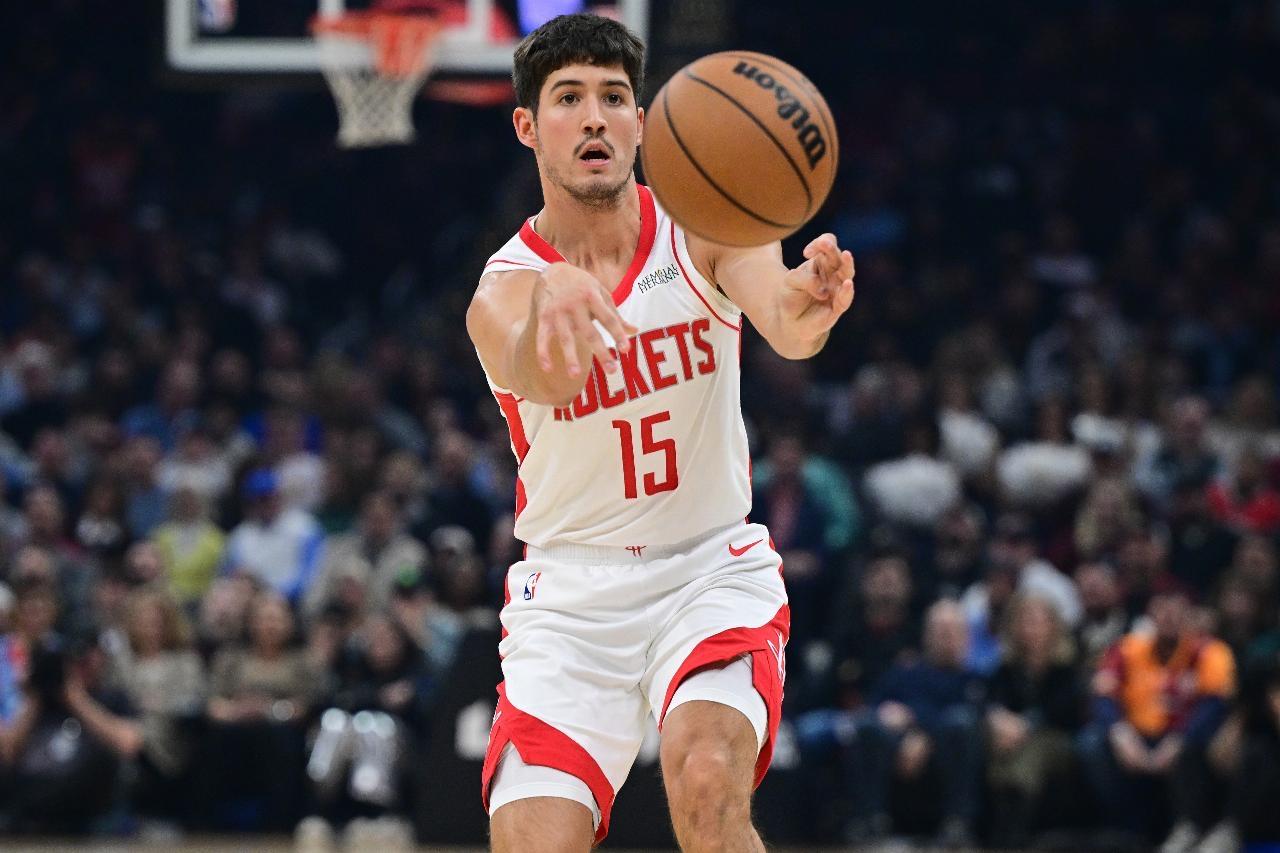 谢泼德的生涯之夜，被杜兰特和申京给毁掉了！替补出战，13中9，三分8中5罚球6