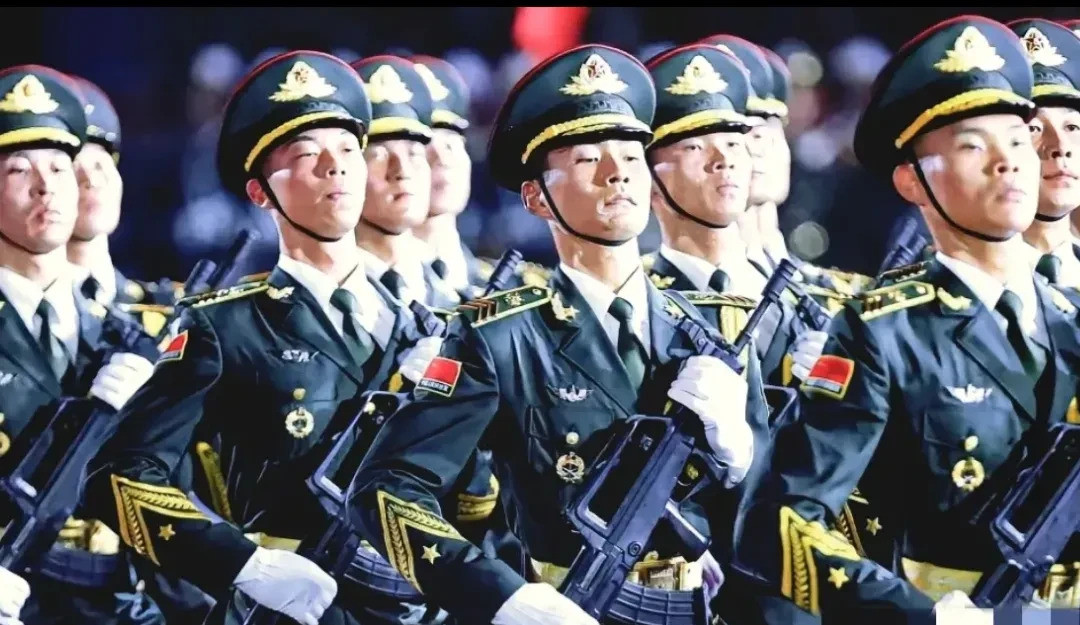 越南阅兵引发身高焦虑天呐，越南的妹子们彻底炸锅了！只是看