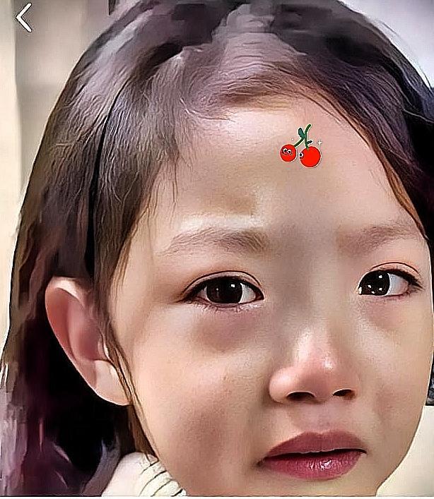 小女孩这次语文考试得了99分，妈妈问怎么丢了那一分呀？小女孩说“饺”字只会“