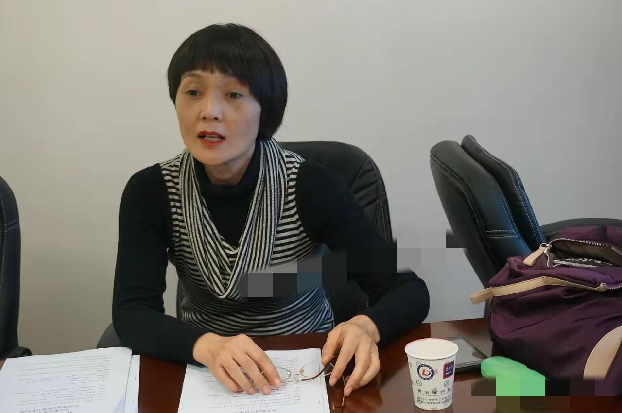 西贝这回怕是真要栽在“说实话”上了！维权律师郭乘希一纸诉状把它告了，人家既是九年