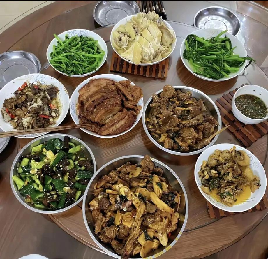 猜猜这是哪里的饭菜，给我看饿了