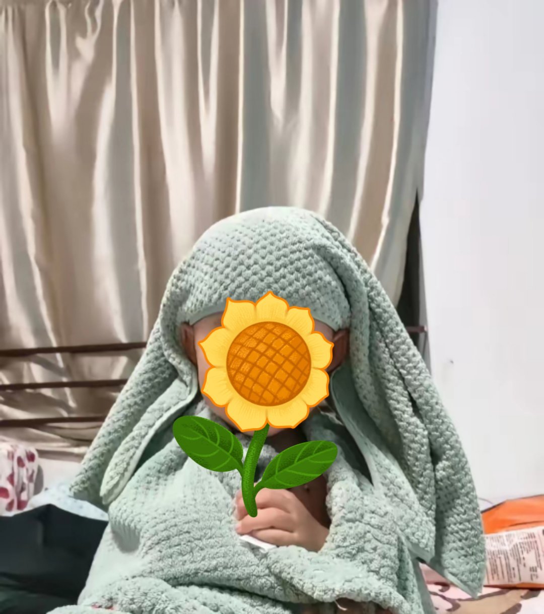上海虐童案，又发现了一个细节只能说有的人只是披着人皮的野兽小孩父亲让孩子翻垃圾吃