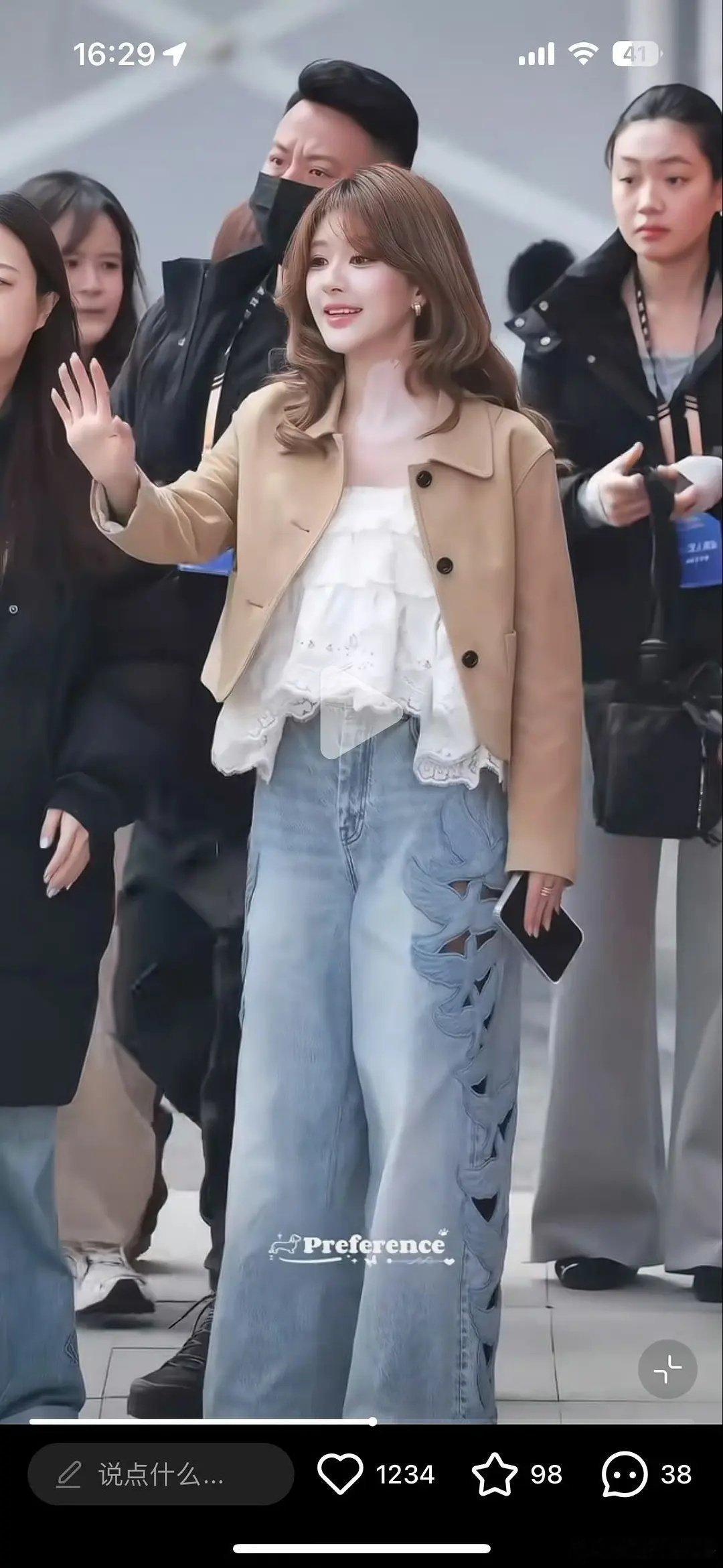 世界上最会穿牛仔裤的女人来了