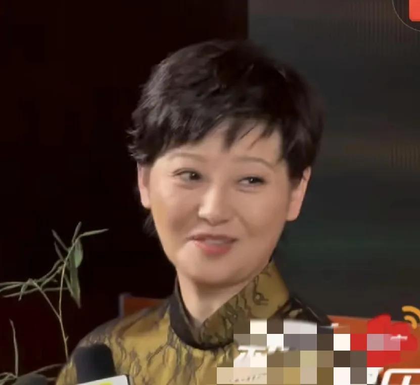 冯小刚老婆，公开否认了！8月2日下午，冯小刚老婆徐帆公开否认了！最近网络上传