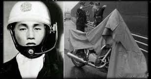 雨天清晨的完美犯罪。1968年12月一个暴风雨的早晨，一辆载有东芝员工